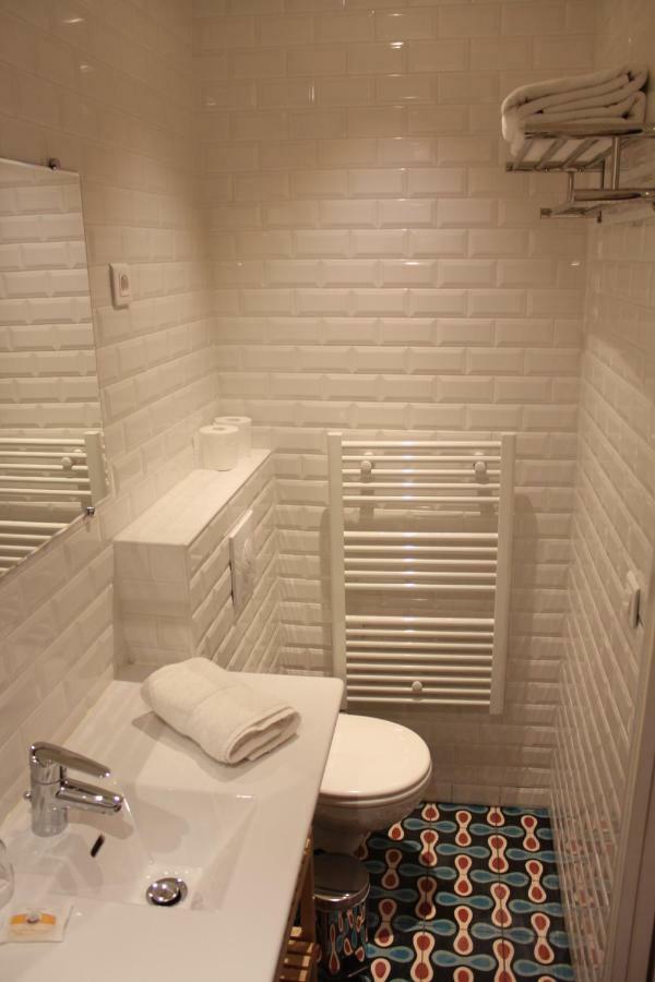 Les Toits De Paris Bed and Breakfast Buitenkant foto